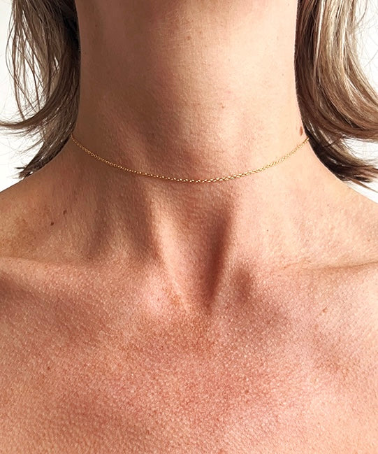 DELI gold fine choker
