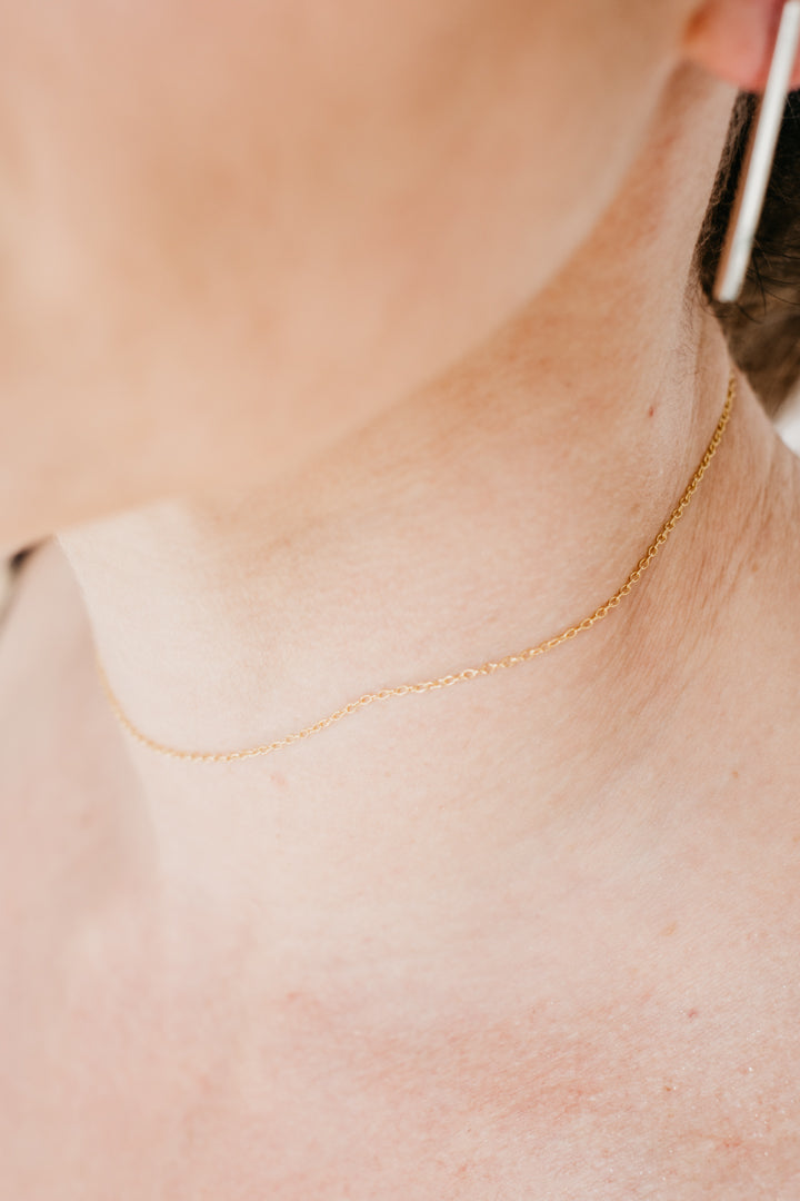DELI gold fine choker