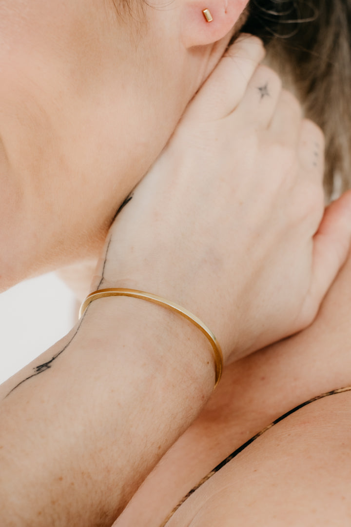 CRUX gold bangle