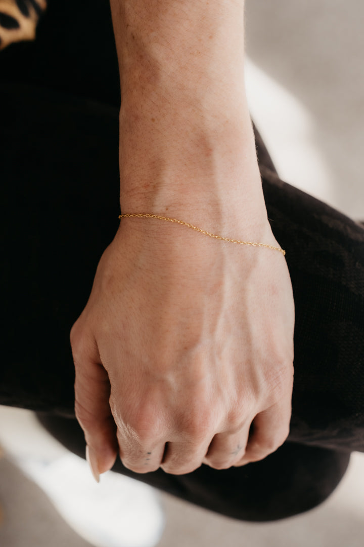 DELI gold fine bracelet